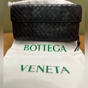 Bottega Veneta Intrecciato brown lambskin woven leather long wallet with dustbag